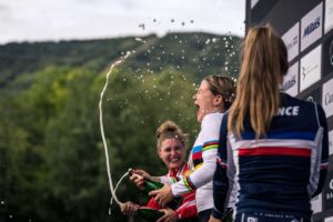 Frei Podium2 compressed 2x 300x200 - Sieg und Führung in der Gesamtwertung für Rein Taaramäe bei der Vuelta