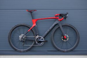 Rennrad Aerodynamik mhw 0014 300x200 - Individuelles Trek Madone 7 Disc eTab Aero-Rennrad (Project One)