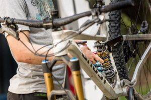 e bike berater fragen pflege 300x200 - Bagatelldelikt? E-Bike Tuning - Diese Gefahren drohen