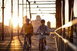 mhw magazin citybike beleuchtung bruecke 300x200 - Wie ermittle ich die ideale Sattelbreite?