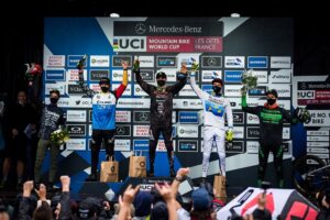 LESGETS21 WC LesGets21 AS6I8253 300x200 - Biniam Girmay gewinnt die 10. Etappe des Giro d´Italia - und muss danach ins Krankenhaus