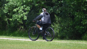 bicyclist 5349824 300x172 - Fahrrad mit Scheibenbremse auf den Kopf stellen? Ja oder Nein?