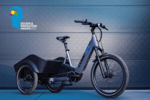 B2B News DI Award 300x200 - Lumos Kickstart Fahrradhelm - Er blinkt und hat Bluetooth