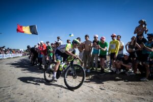 B2B News 2022 Paris Roubaix Tom Devriendt 300x200 - Doppelsieg für das CUBE Actionteam