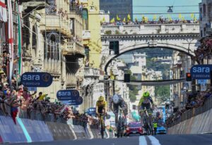 B2B News 2022 Lorenzo Rota Giro 300x205 - Lorenzo Rota gewinnt die Sazka Tour