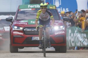 B2B News 2022 Vuelta Sieg Louis Meintjes 300x200 - Erster Sieg der Saison für Intermarché-Circus-Wanty
