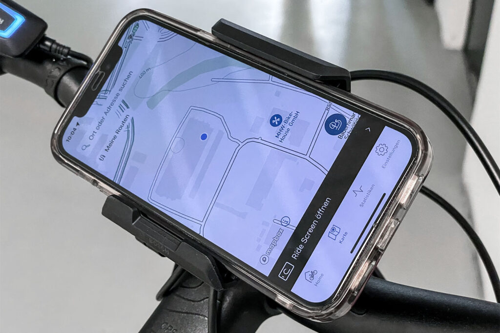 Handy einsetzen und die Flow App starten und „Ride Screen öffen“ klicken Handy einsetzen und die Flow App starten und „Ride Screen öffen“ klicken