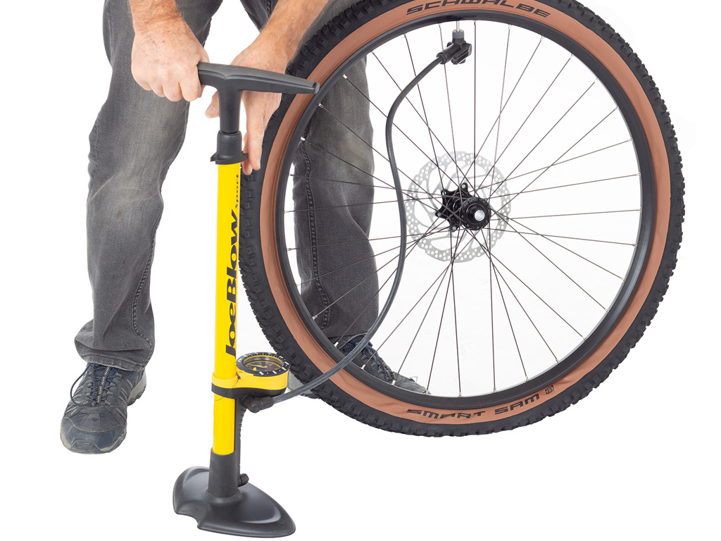 Fahrradschlauch aufpumpen Fahrradschlauch aufpumpen