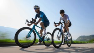 Rennradfahrer und Rennradfahrerin auf Cube Rennrad 2026 beim Fahren.